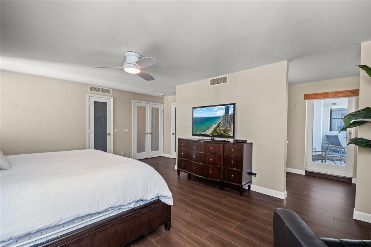 1890 S Ocean Drive, Unit PH4, Hallandale Beach, FL 33009 Photo