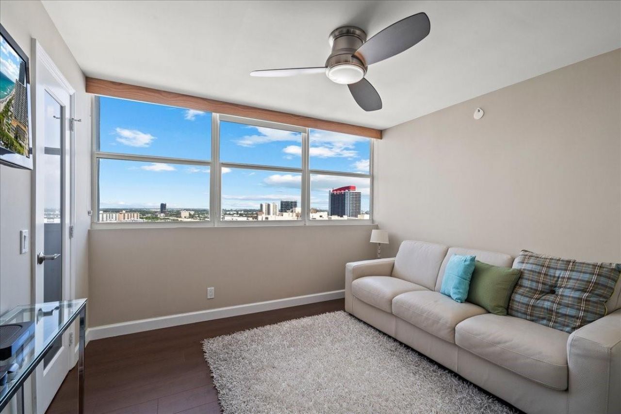 1890 S Ocean Drive, Unit PH4, Hallandale Beach, FL 33009 Photo