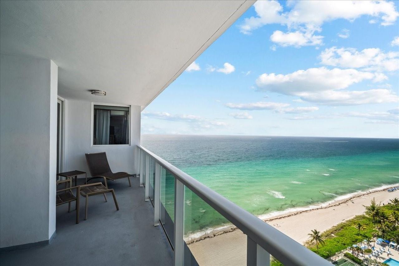 1890 S Ocean Drive, Unit PH4, Hallandale Beach, FL 33009 Photo