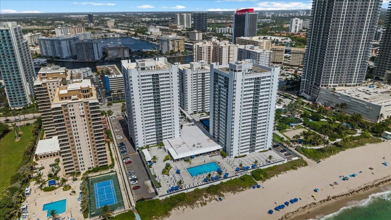 1890 S Ocean Drive, Unit PH4, Hallandale Beach, FL 33009 Photo
