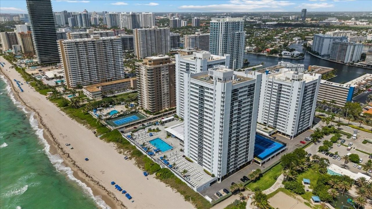 1890 S Ocean Drive, Unit PH4, Hallandale Beach, FL 33009 Photo