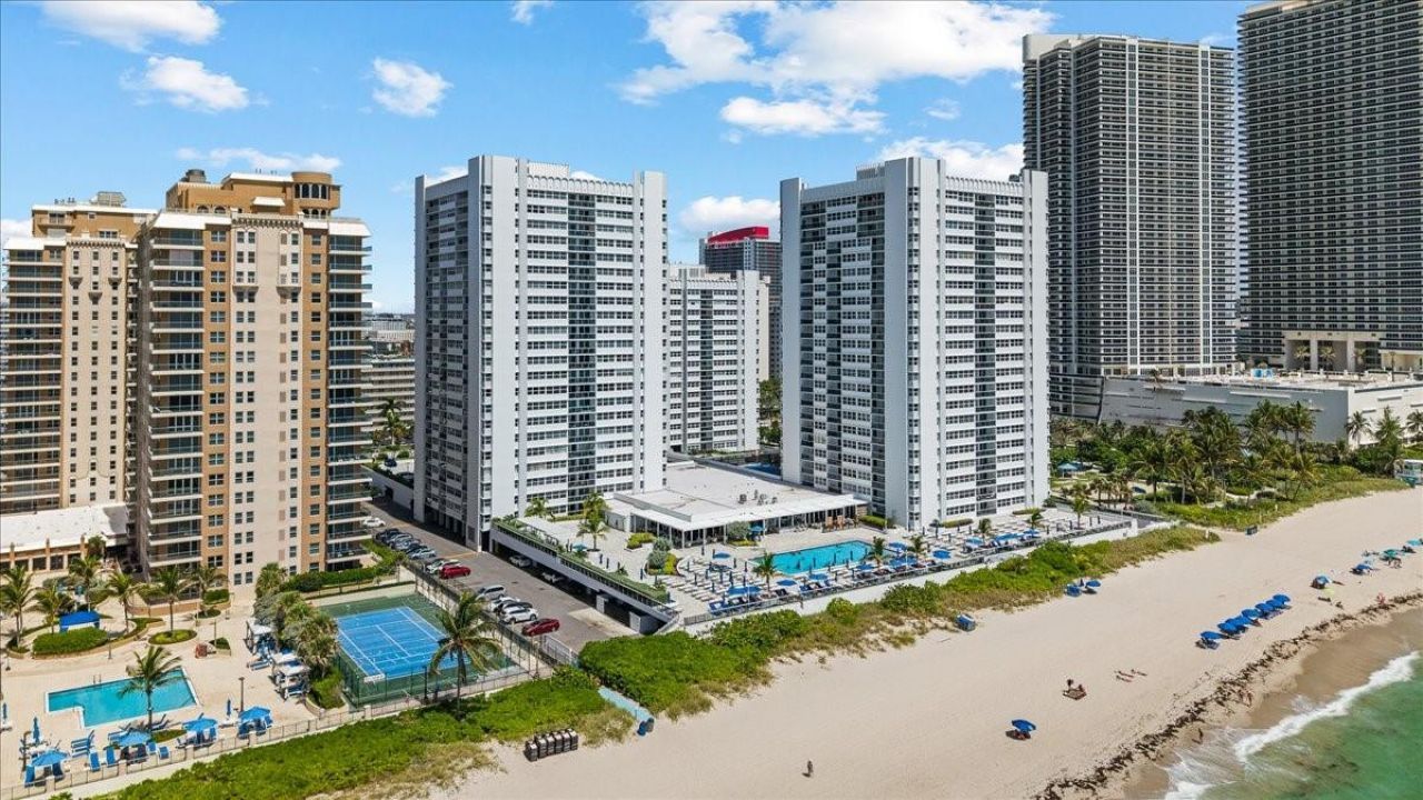 1890 S Ocean Drive, Unit PH4, Hallandale Beach, FL 33009 Photo