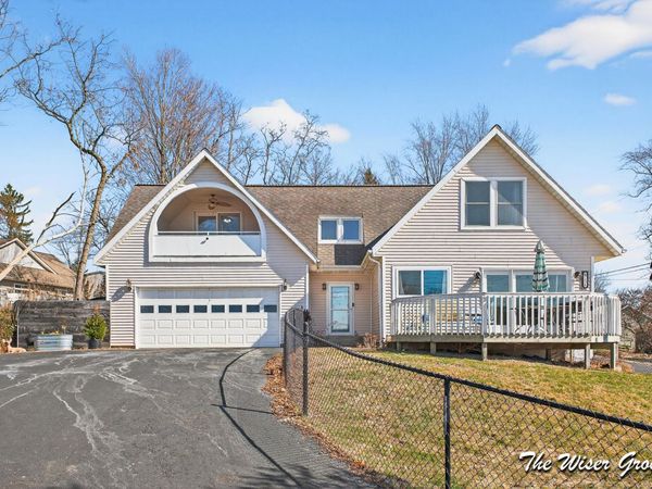 51536 Summit Street, Paw Paw, MI 49079