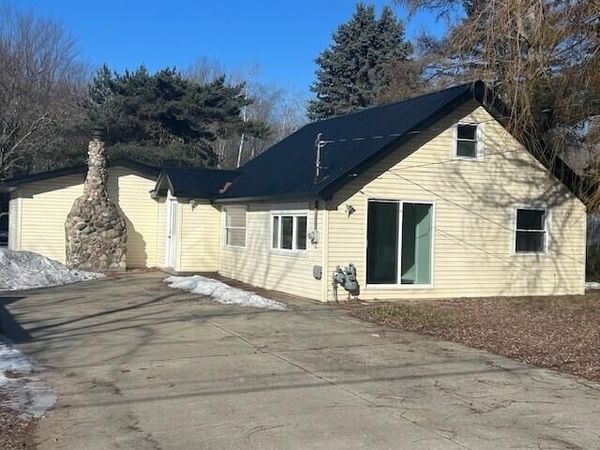 1750 S Loxley Road, Houghton Lake, MI 48629