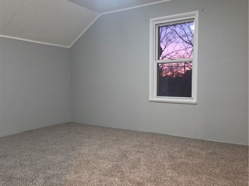 159 Piccadilly Street, Campbell, OH 44405 Photo 10