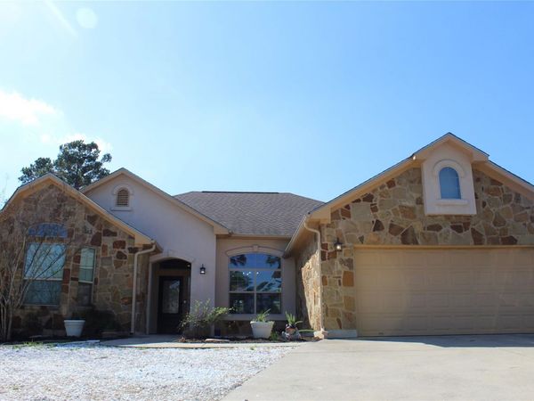 220 Tahitian DR, Bastrop, TX 78602