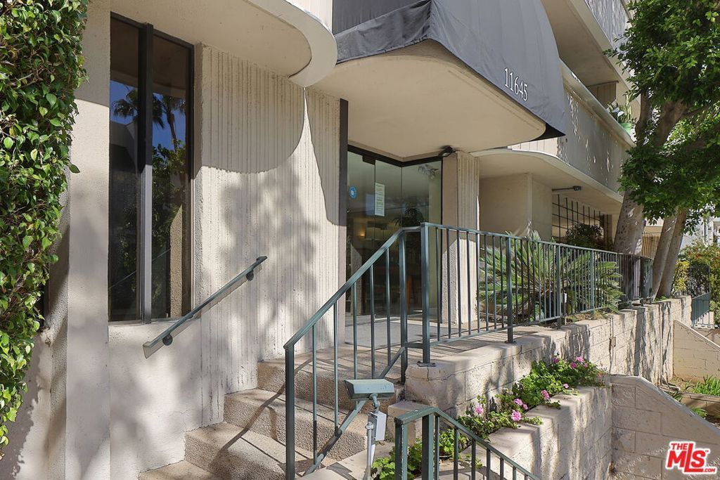 11645 Montana Avenue, Unit 215, Los Angeles, CA 90049 Main Photo
