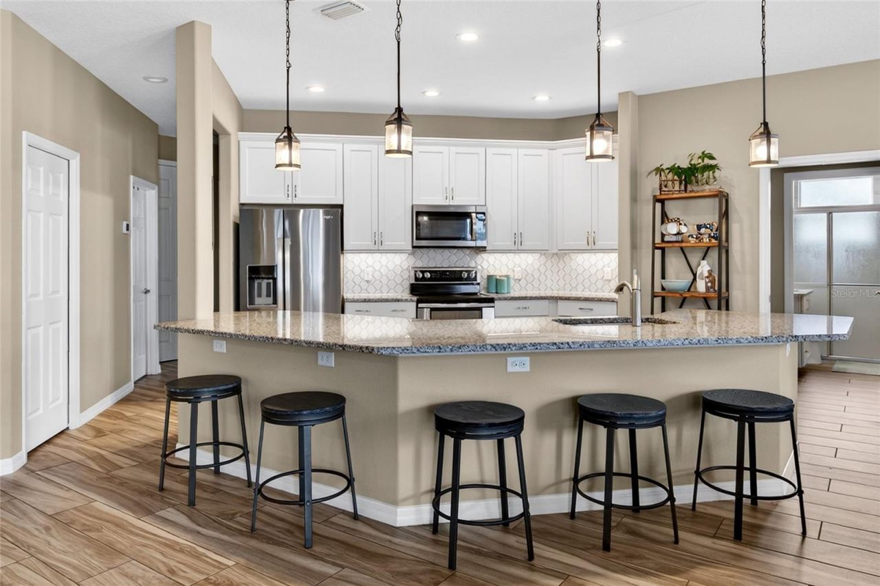 36452 Grand Island Oaks Circle, Grand Island, FL 32735 Photo