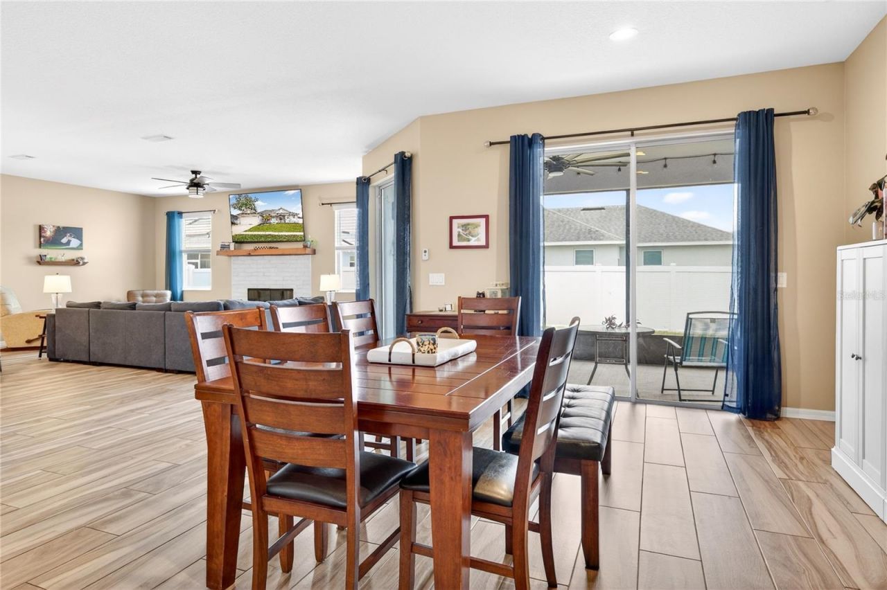 36452 Grand Island Oaks Circle, Grand Island, FL 32735 Photo