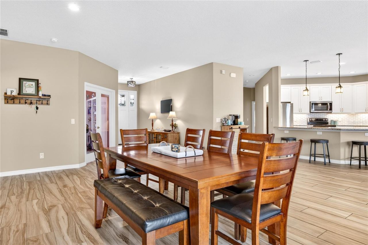 36452 Grand Island Oaks Circle, Grand Island, FL 32735 Photo