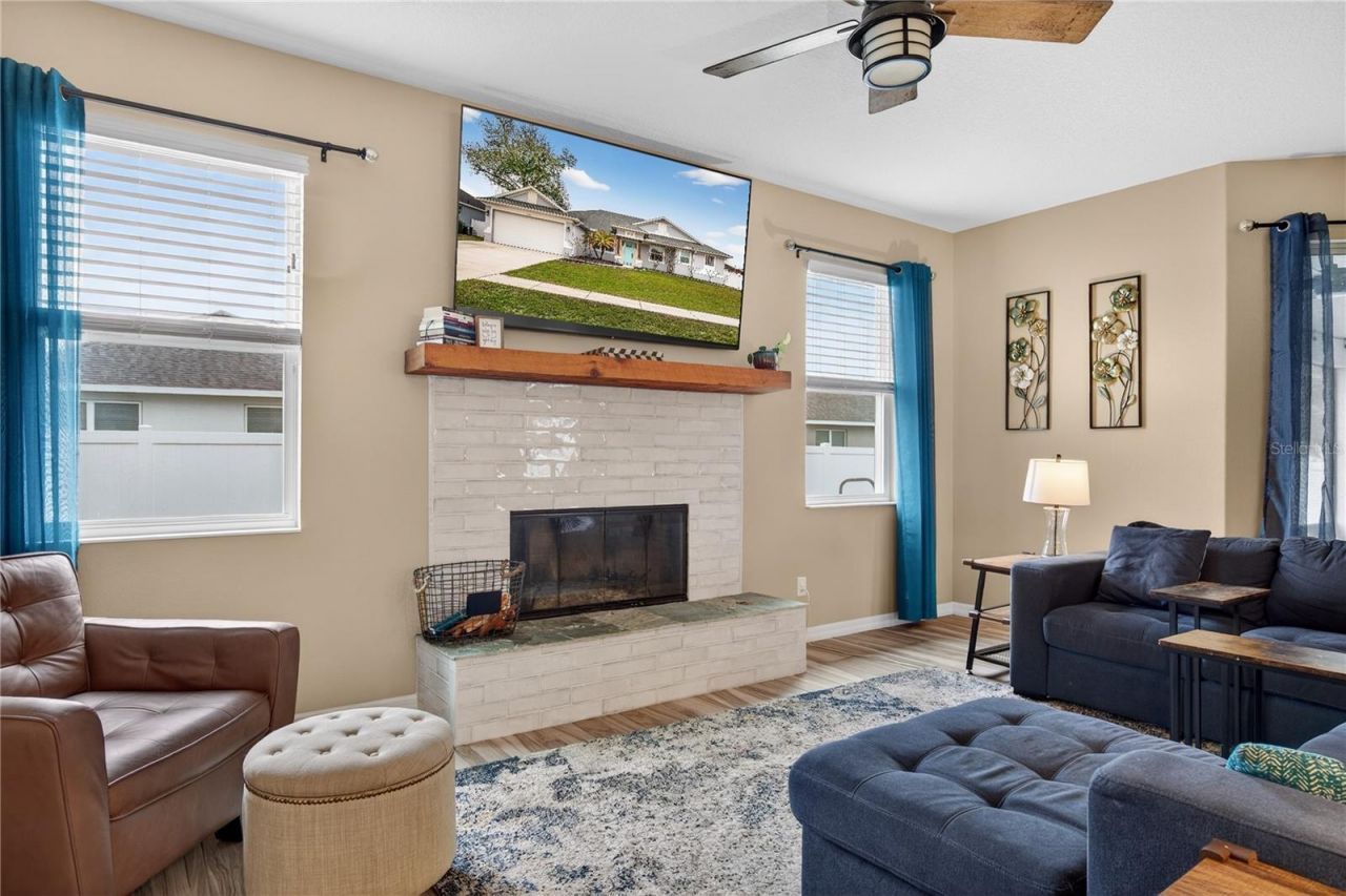 36452 Grand Island Oaks Circle, Grand Island, FL 32735 Photo