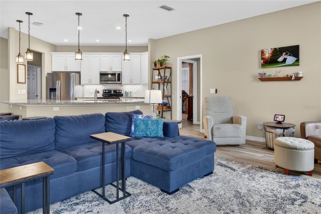 36452 Grand Island Oaks Circle, Grand Island, FL 32735 Photo