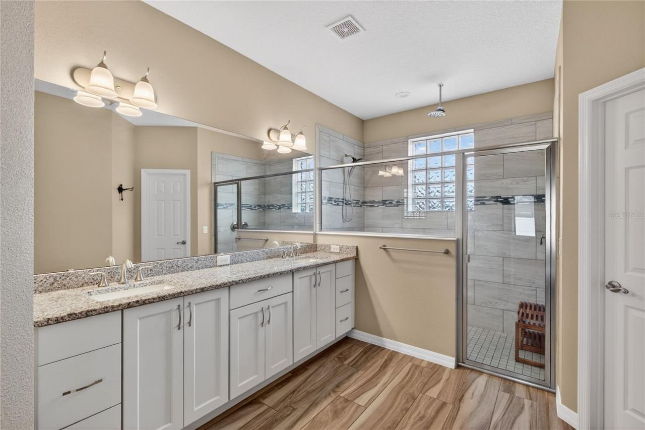 36452 Grand Island Oaks Circle, Grand Island, FL 32735 Photo