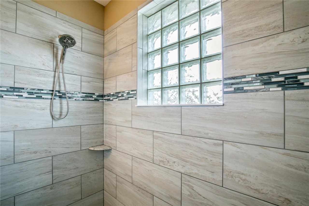 36452 Grand Island Oaks Circle, Grand Island, FL 32735 Photo