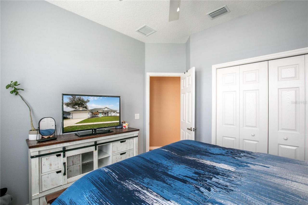 36452 Grand Island Oaks Circle, Grand Island, FL 32735 Photo