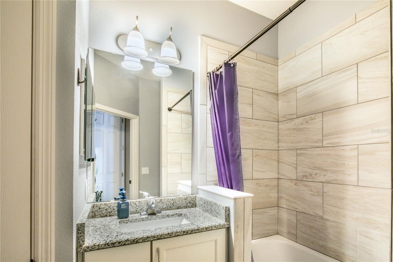 36452 Grand Island Oaks Circle, Grand Island, FL 32735 Photo