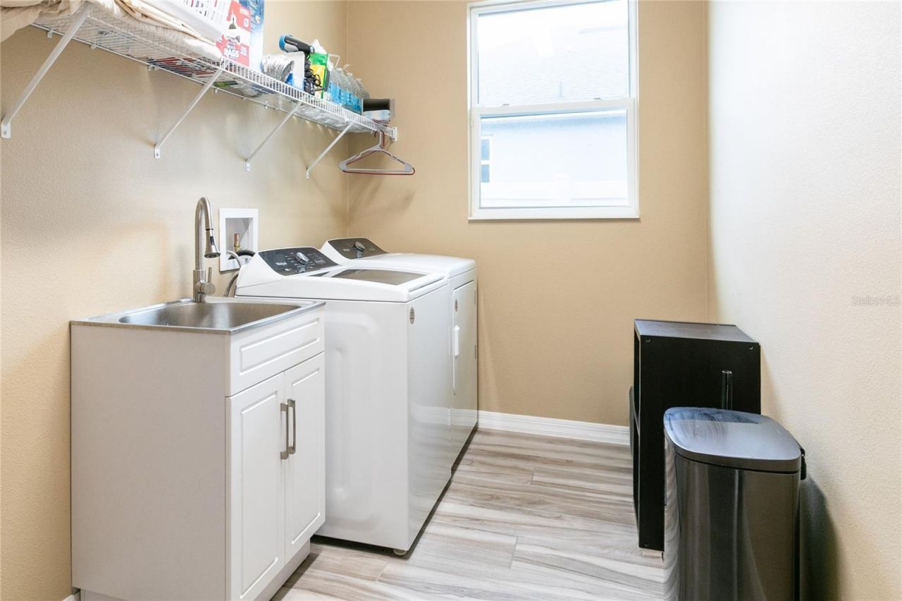 36452 Grand Island Oaks Circle, Grand Island, FL 32735 Photo