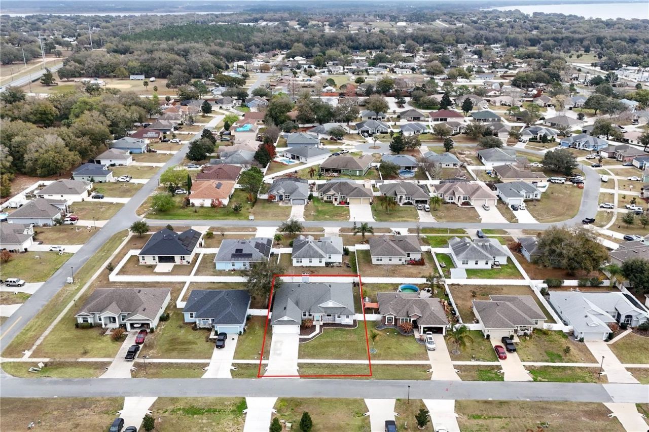 36452 Grand Island Oaks Circle, Grand Island, FL 32735 Photo