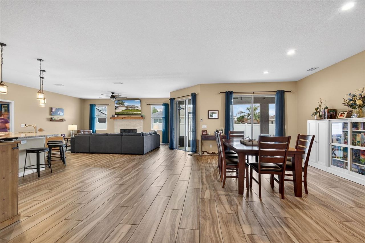 36452 Grand Island Oaks Circle, Grand Island, FL 32735 Photo