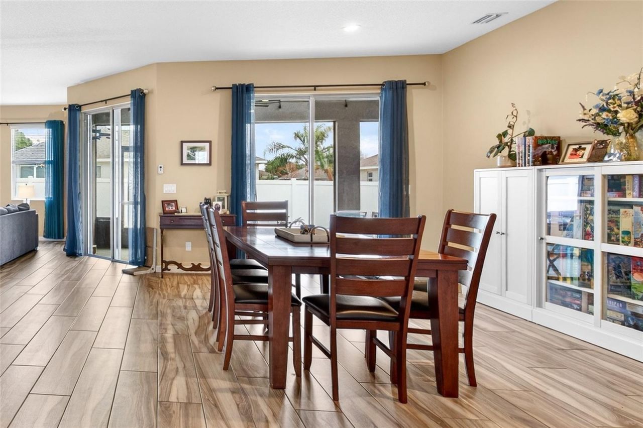 36452 Grand Island Oaks Circle, Grand Island, FL 32735 Photo