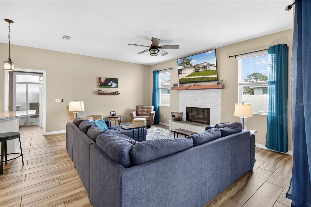 36452 Grand Island Oaks Circle, Grand Island, FL 32735 Photo