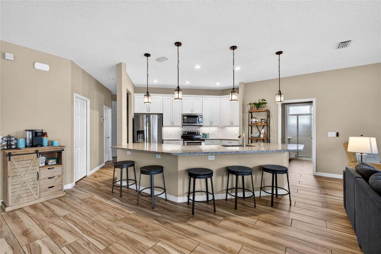 36452 Grand Island Oaks Circle, Grand Island, FL 32735 Photo