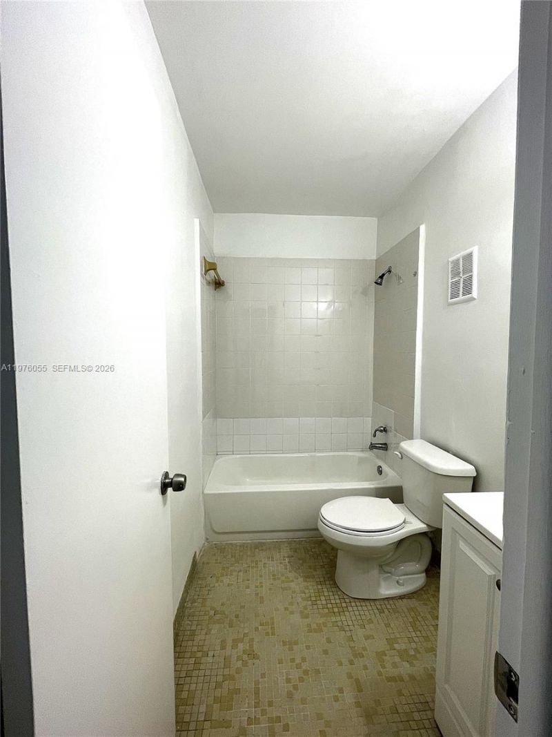 19255 NE 2nd Ave, Unit 2224, Miami, FL 33179 Photo