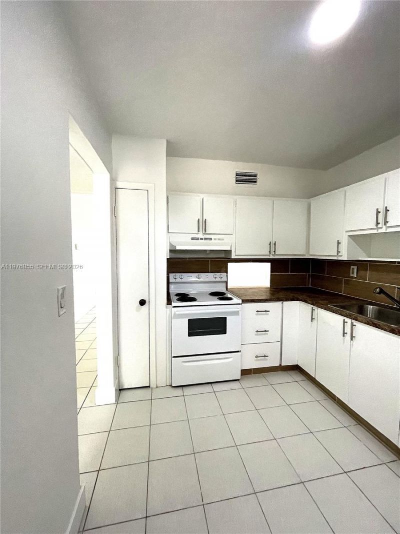 19255 NE 2nd Ave, Unit 2224, Miami, FL 33179 Photo