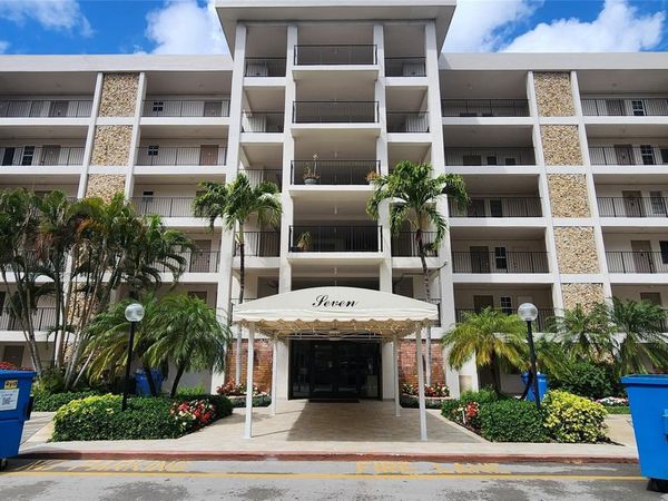 2801 N Palm Aire Dr, Unit 205, Pompano Beach, FL 33069