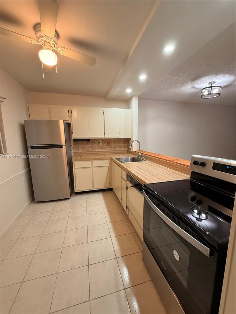 5130 Las Verdes Cir , Unit 123, Delray Beach, FL 33484 Photo