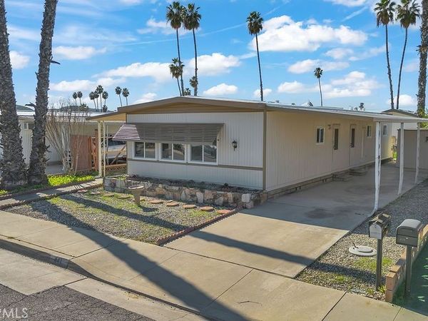 841 S Lyon, Hemet, CA 92543