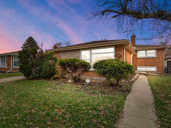 15439 University Avenue , Dolton, IL 60419