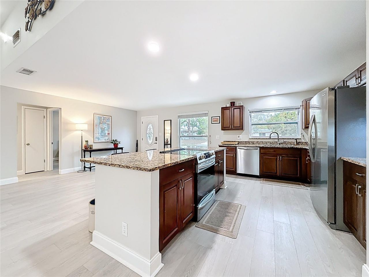 2400 Granada Circle W, Saint Petersburg, FL 33712 Photo