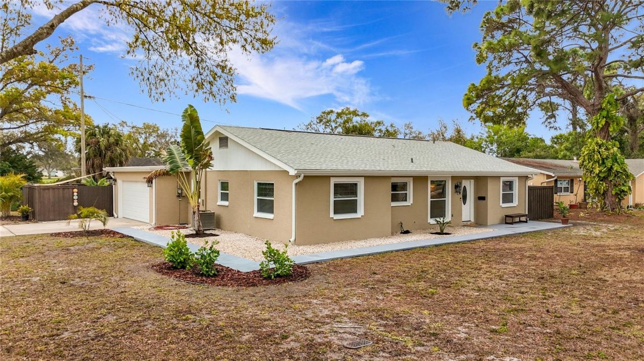 2400 Granada Circle W, Saint Petersburg, FL 33712 Photo