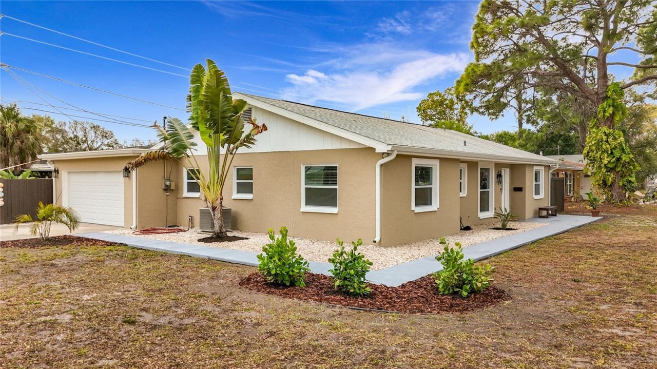 2400 Granada Circle W, Saint Petersburg, FL 33712 Photo