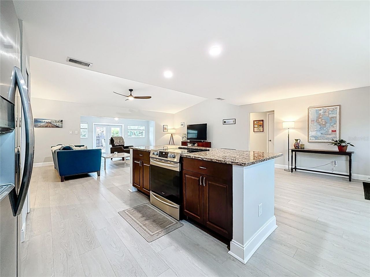 2400 Granada Circle W, Saint Petersburg, FL 33712 Photo