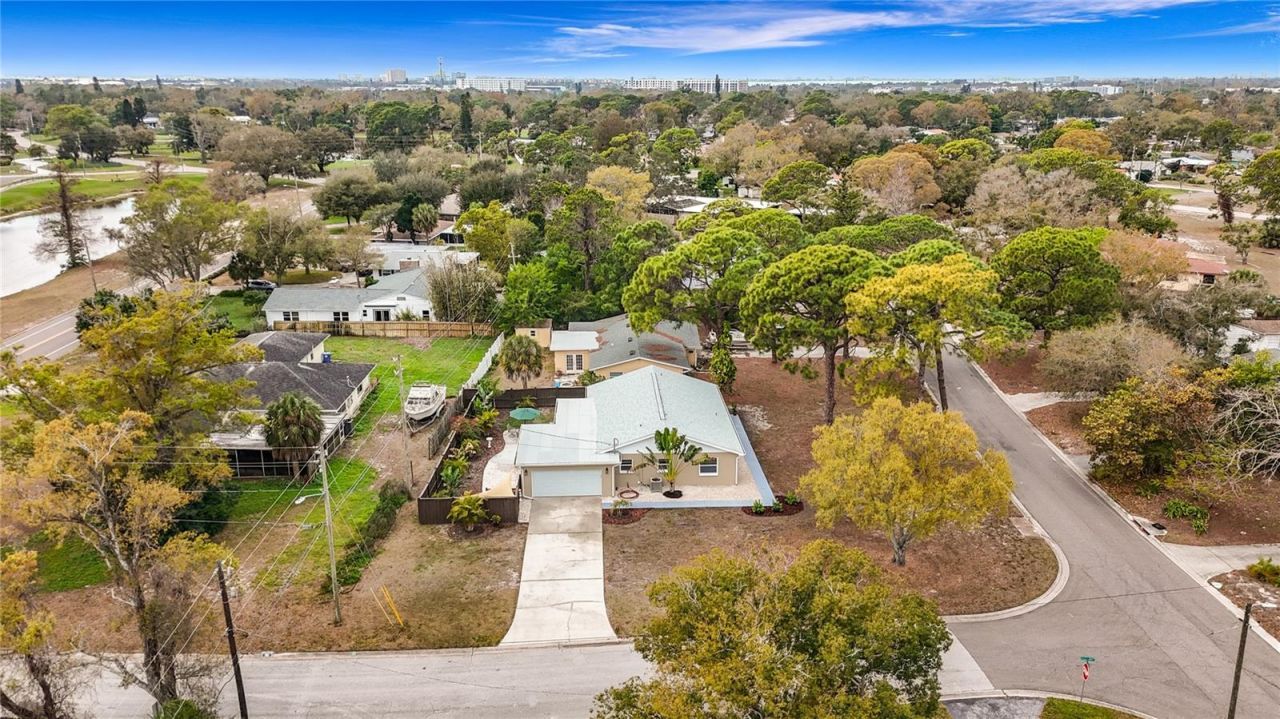 2400 Granada Circle W, Saint Petersburg, FL 33712 Photo