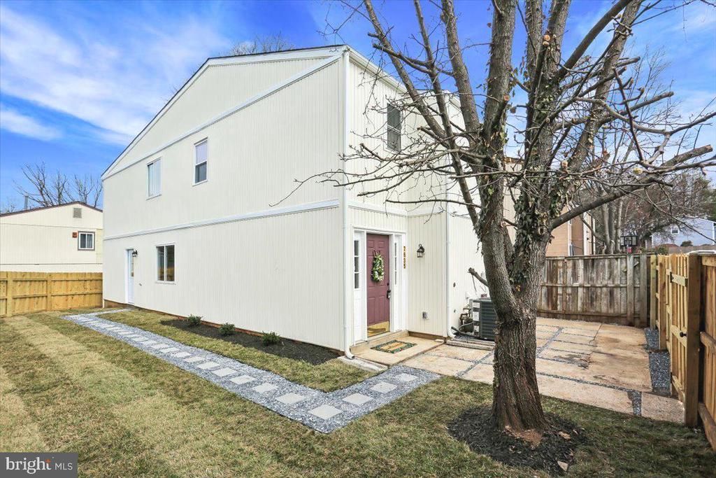 7635 Laytonia Drive, Gaithersburg, MD 20877 Main Photo