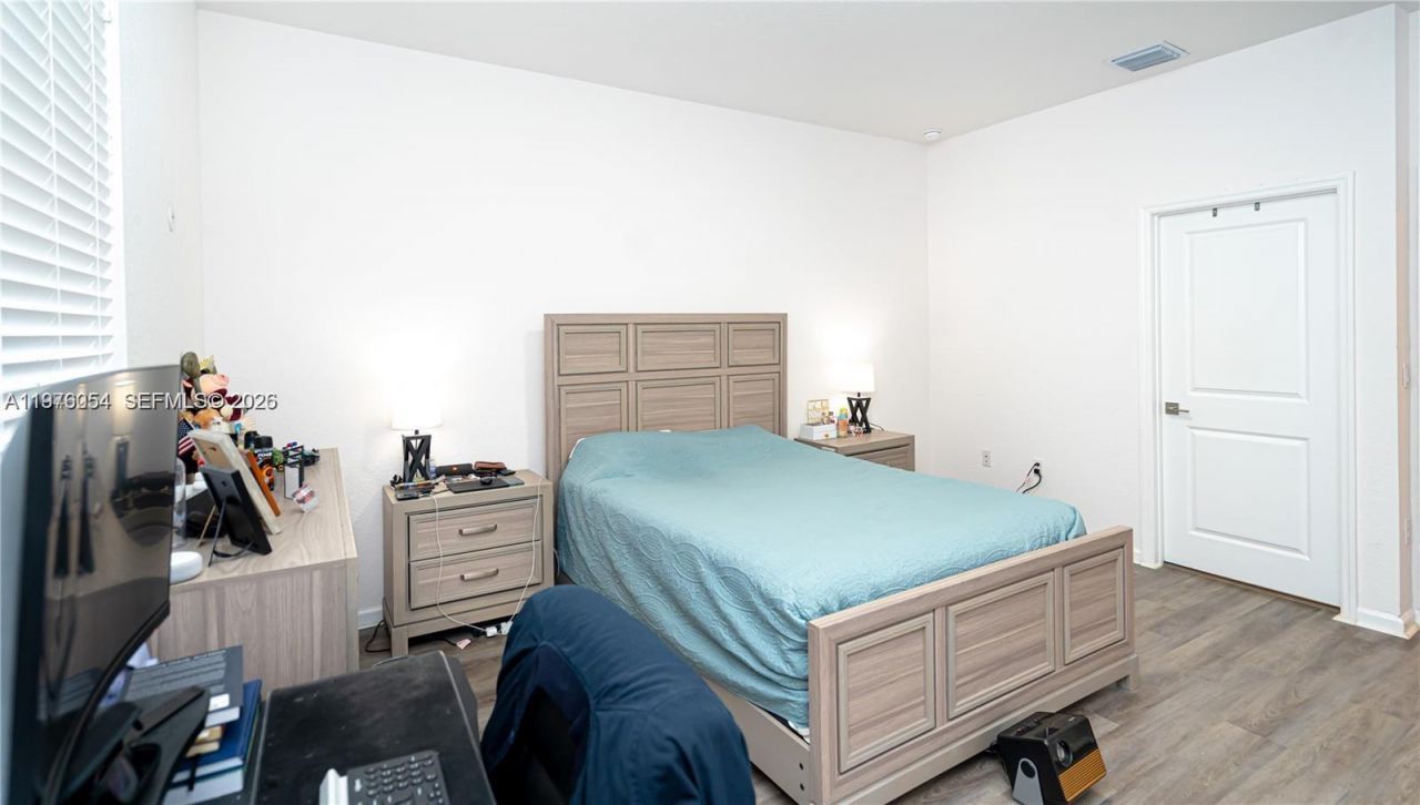 2820 NW 180th St , Miami Gardens, FL 33056 Photo