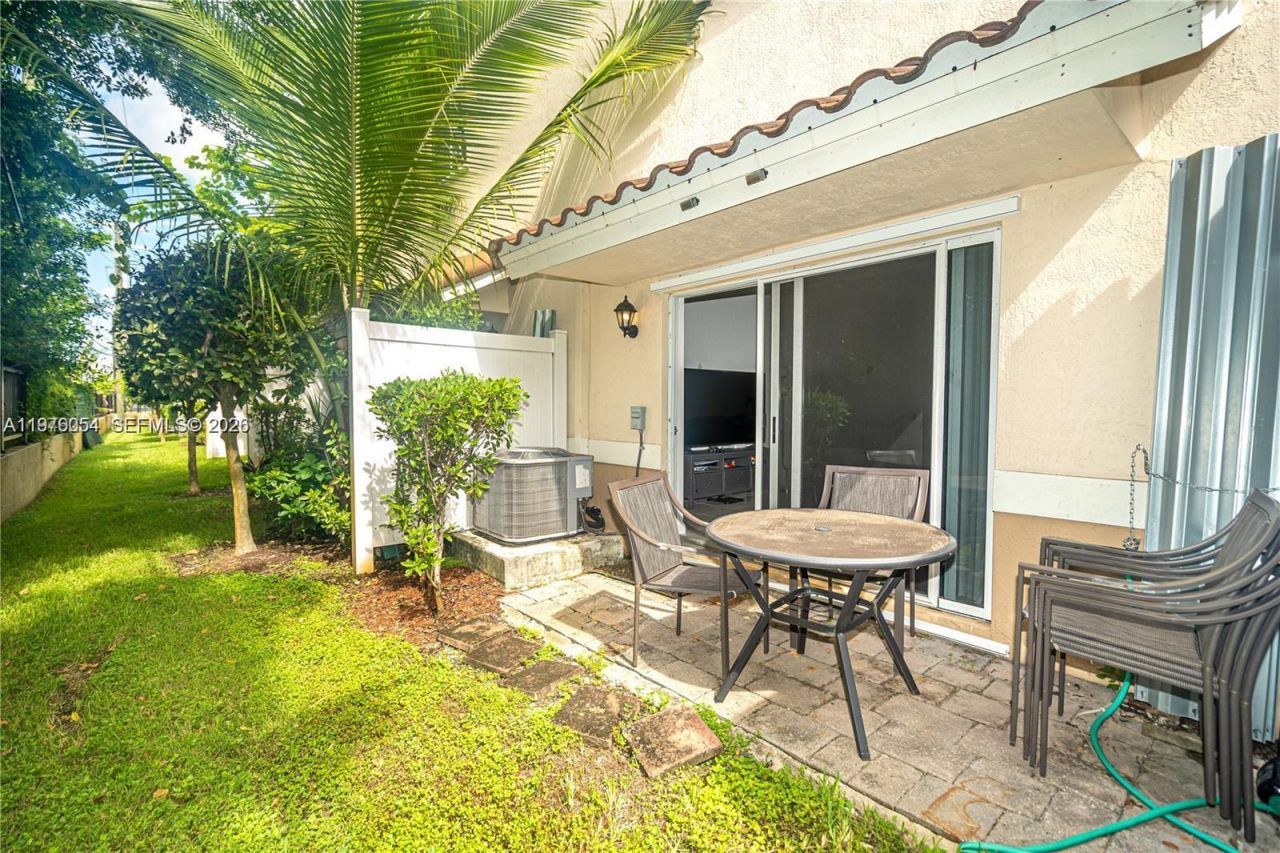 2820 NW 180th St , Miami Gardens, FL 33056 Photo