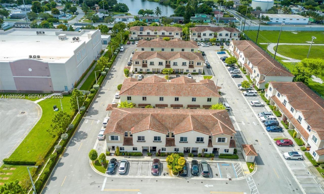 2820 NW 180th St , Miami Gardens, FL 33056 Photo