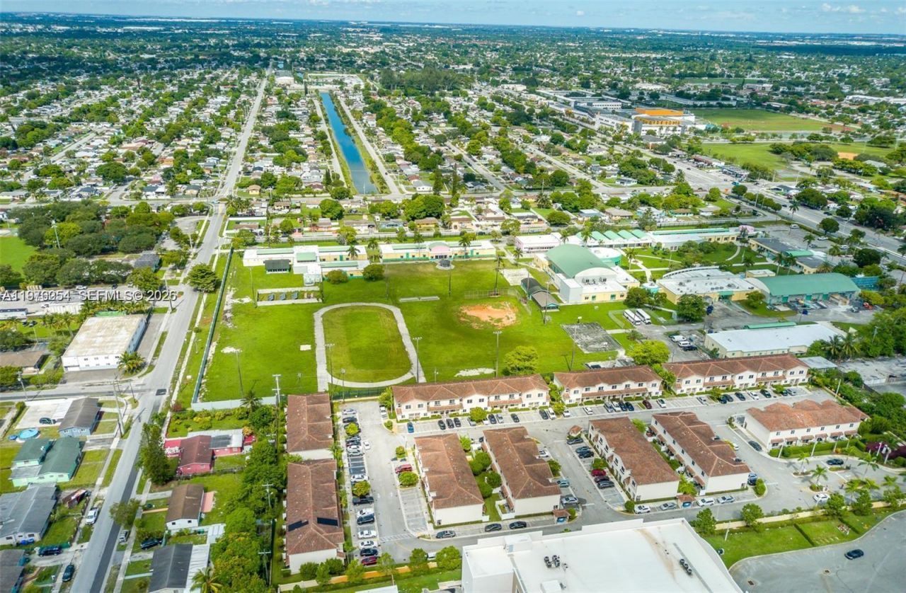 2820 NW 180th St , Miami Gardens, FL 33056 Photo