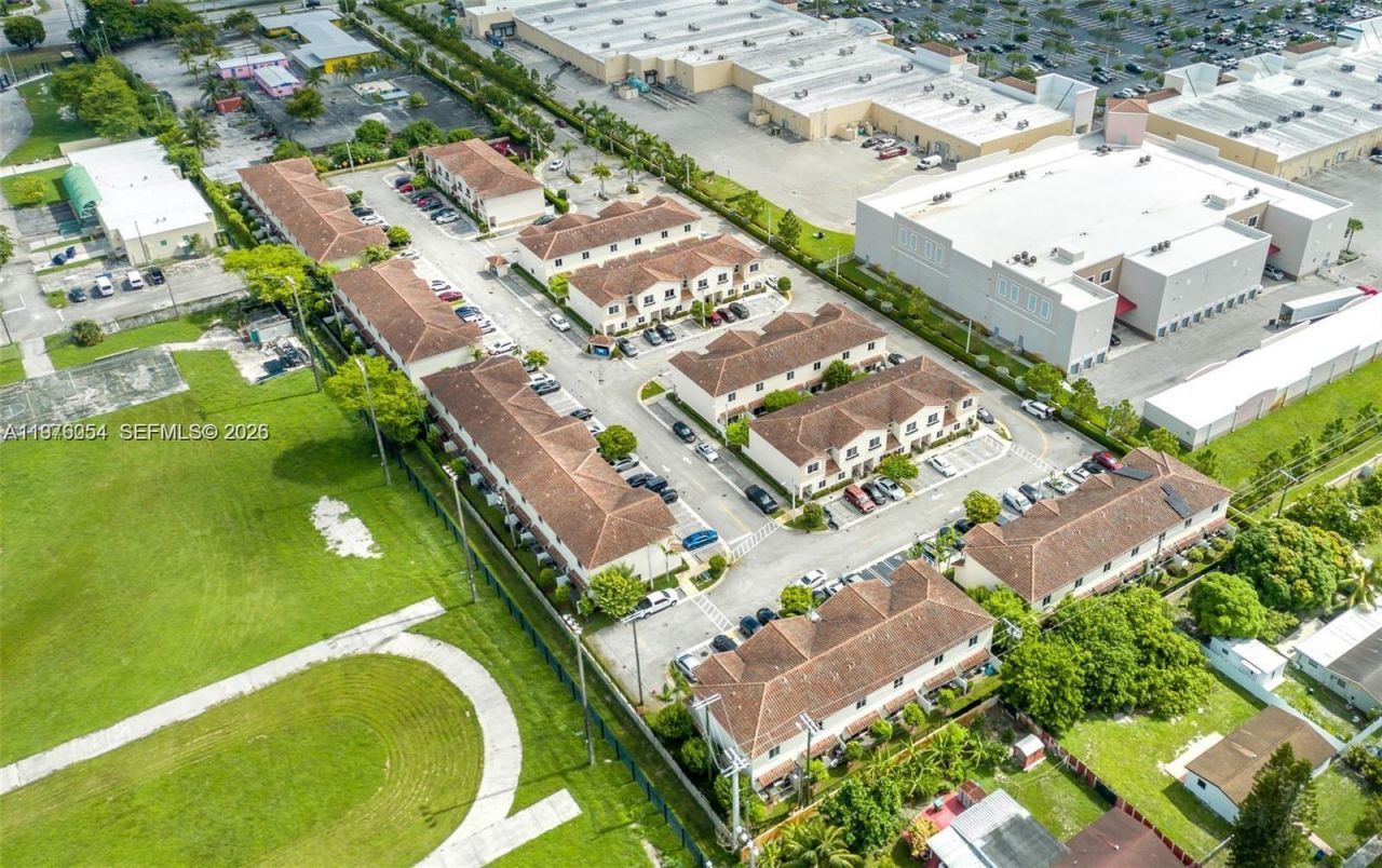 2820 NW 180th St , Miami Gardens, FL 33056 Photo