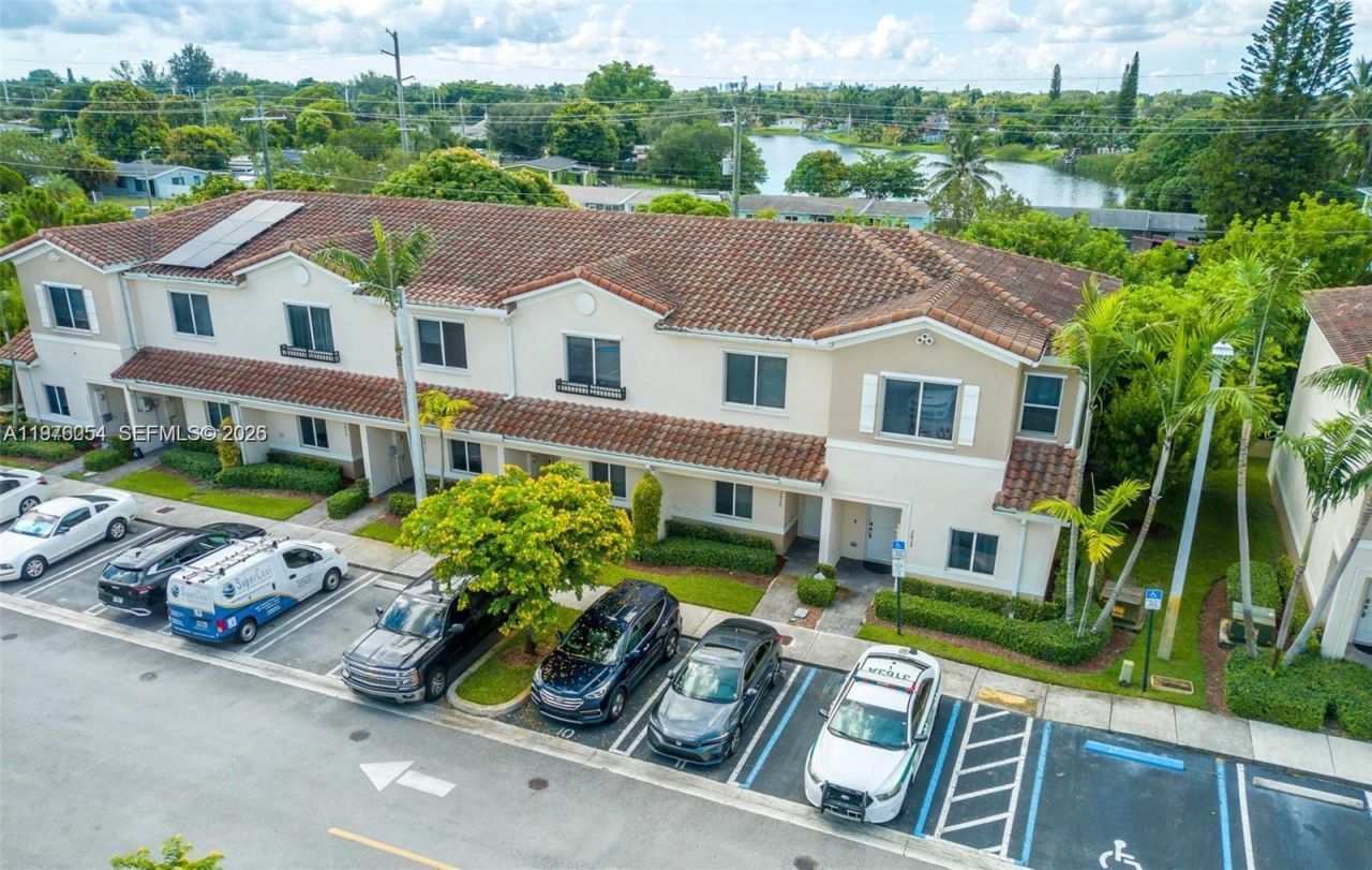 2820 NW 180th St , Miami Gardens, FL 33056 Photo