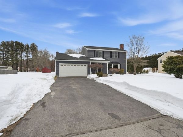 8 Agawam Ct, Seekonk, MA 02771
