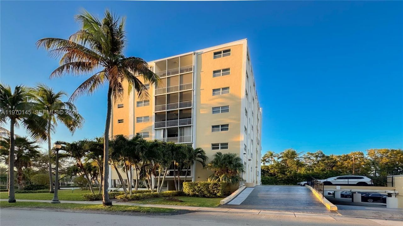 555 Crandon Blvd, Unit 82, Key Biscayne, FL 33149 Photo