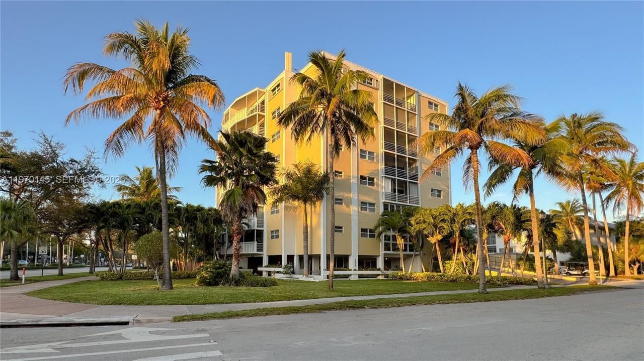 555 Crandon Blvd, Unit 82, Key Biscayne, FL 33149 Photo