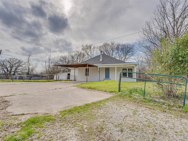 382 County Road 3102 , Greenville, TX 75402