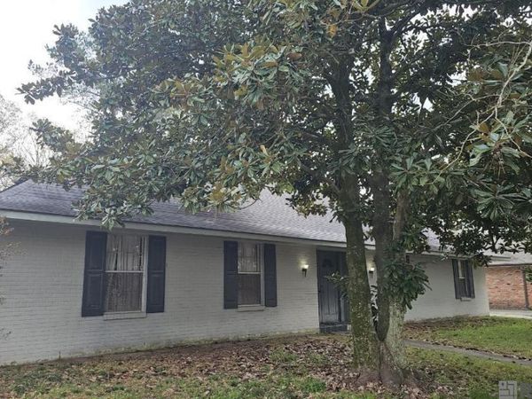 437 Woodcliff Dr, Baton Rouge, LA 70815