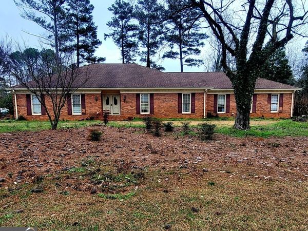 100 Winterthur Court, Fayetteville, GA 30214